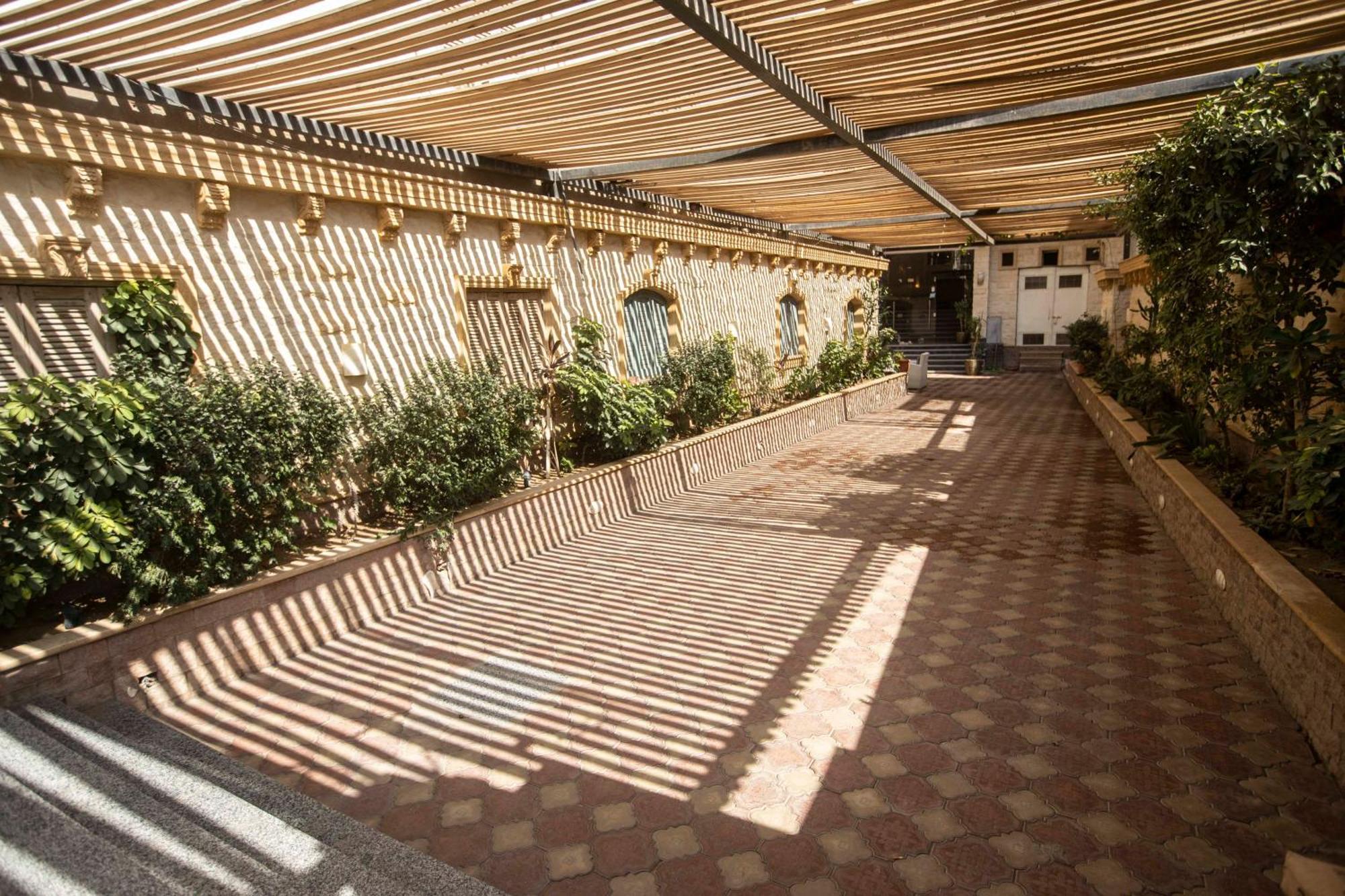 Pyramids Tower Inn Nazlet el-Sisi Exterior photo