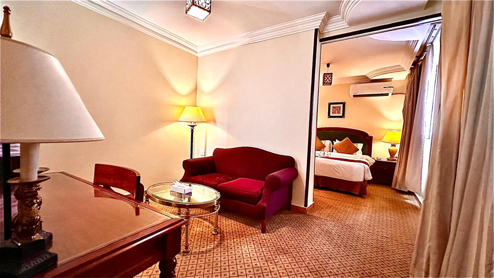 Pyramids Tower Inn Nazlet el-Sisi Exterior photo