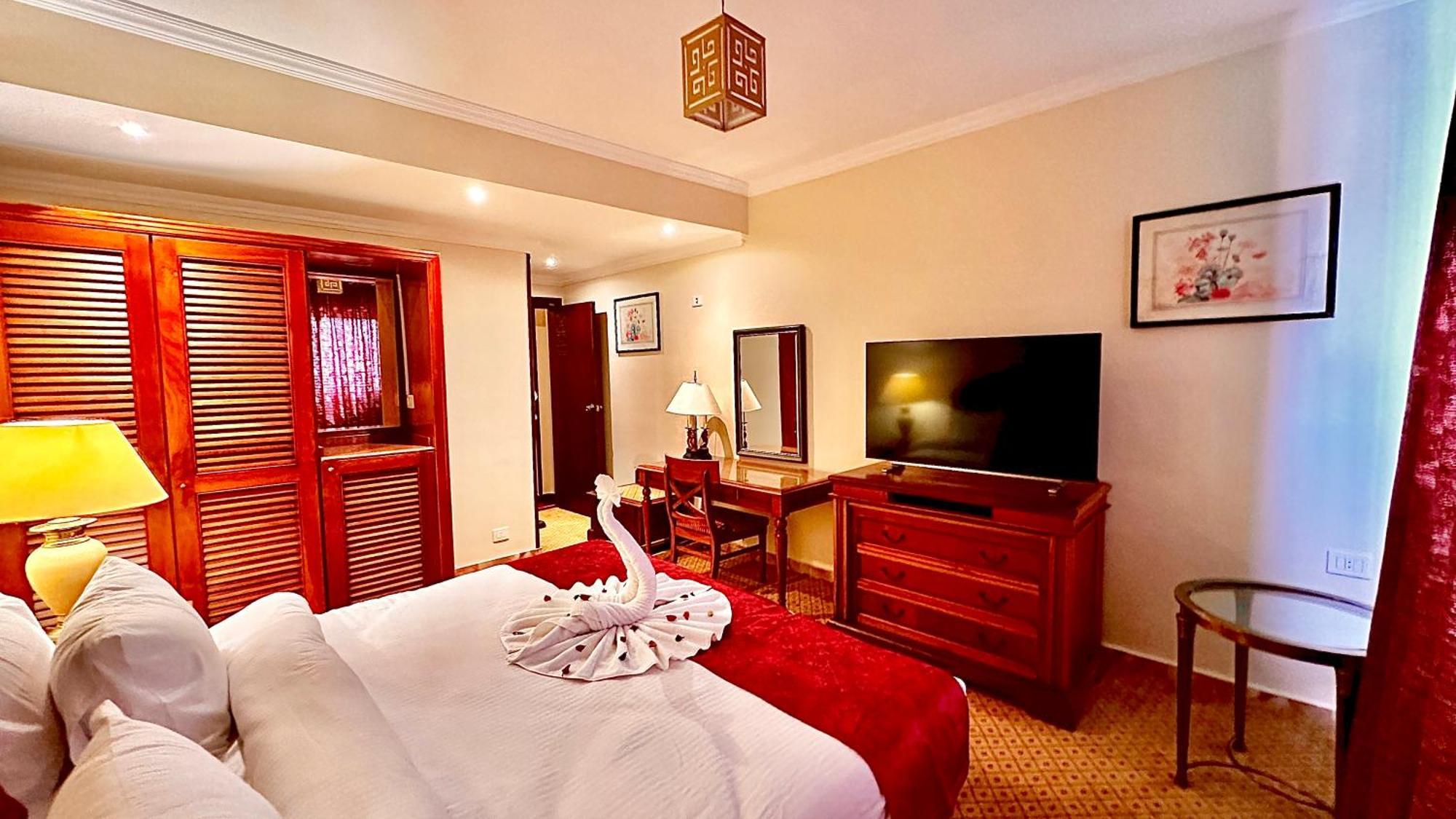 Pyramids Tower Inn Nazlet el-Sisi Exterior photo