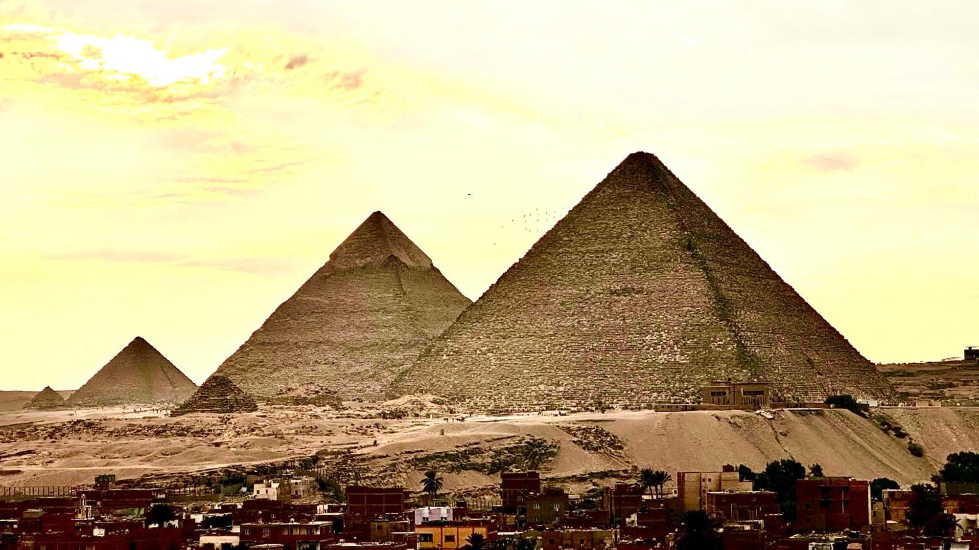 Pyramids Tower Inn Nazlet el-Sisi Exterior photo