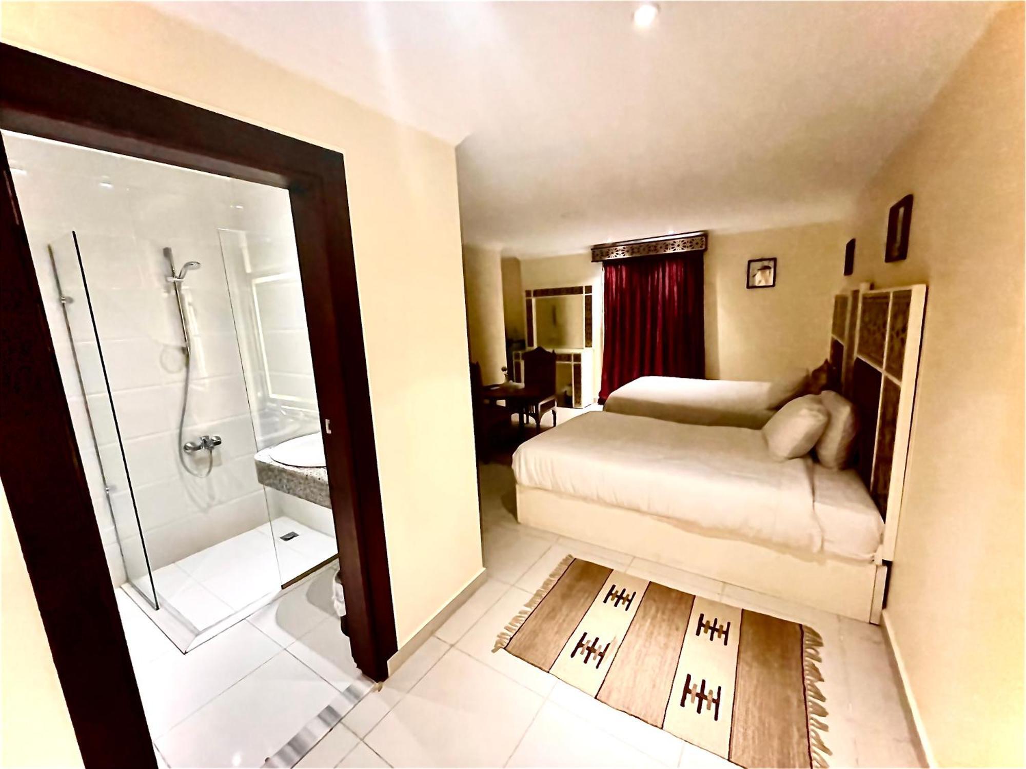 Pyramids Tower Inn Nazlet el-Sisi Exterior photo