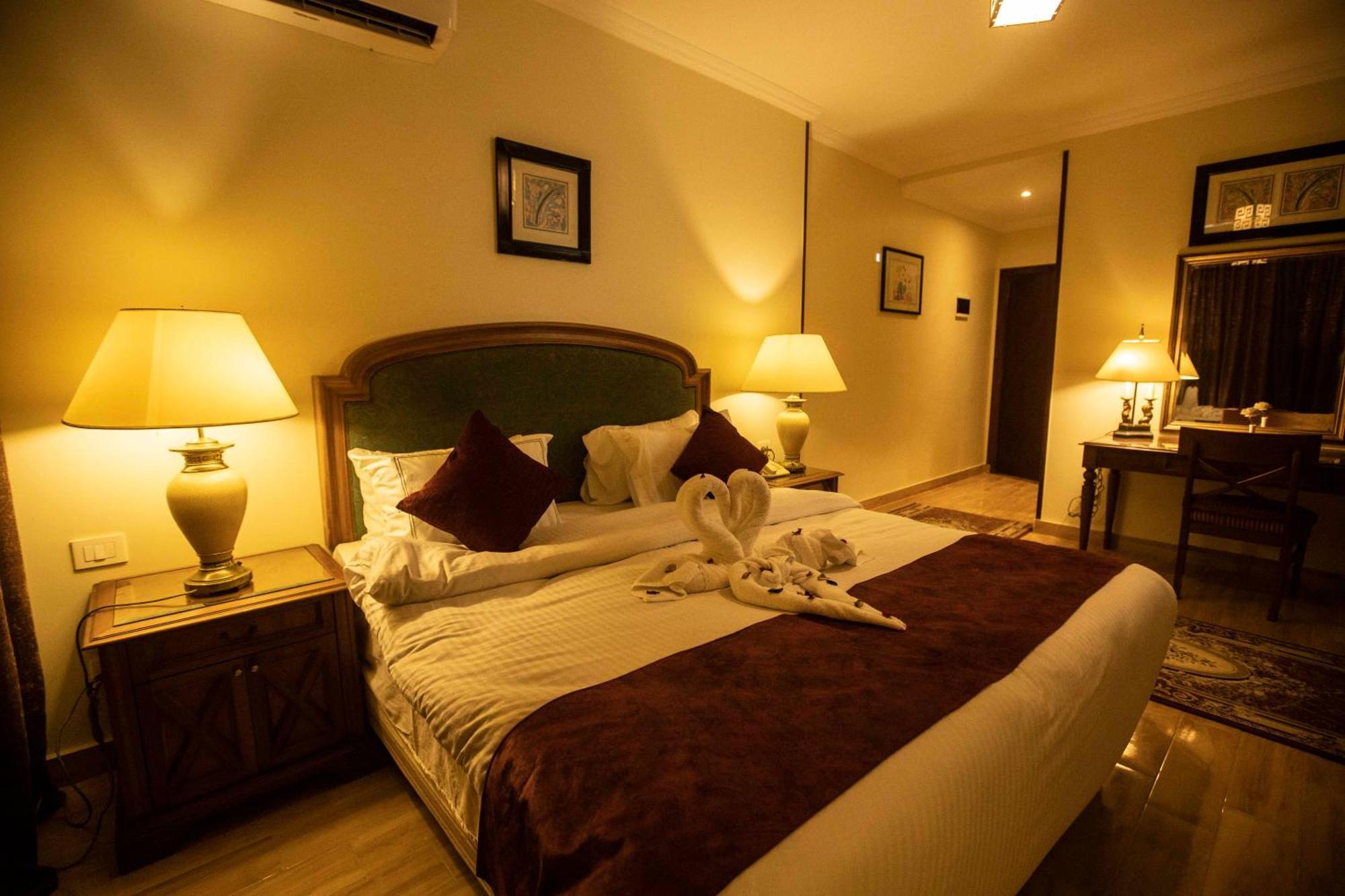 Pyramids Tower Inn Nazlet el-Sisi Exterior photo
