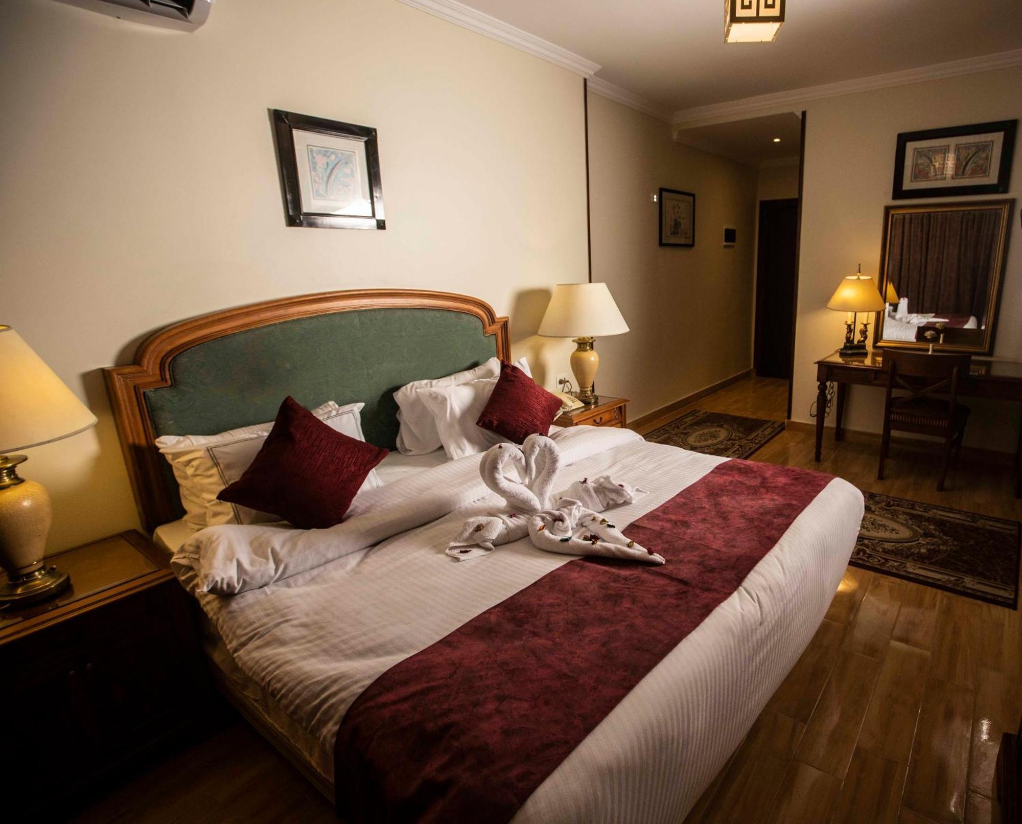 Pyramids Tower Inn Nazlet el-Sisi Exterior photo