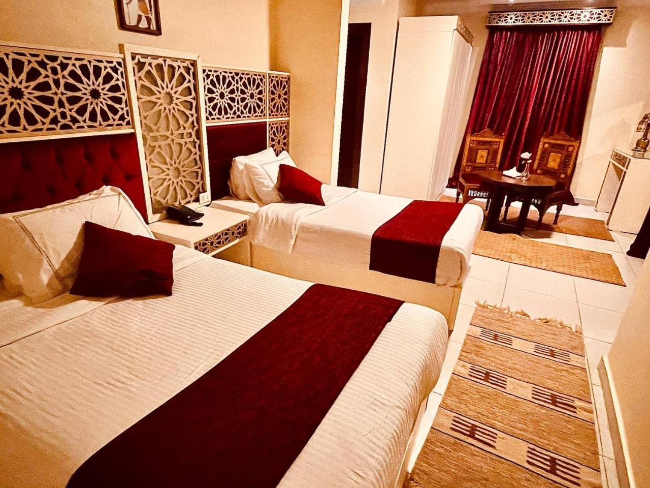 Pyramids Tower Inn Nazlet el-Sisi Exterior photo
