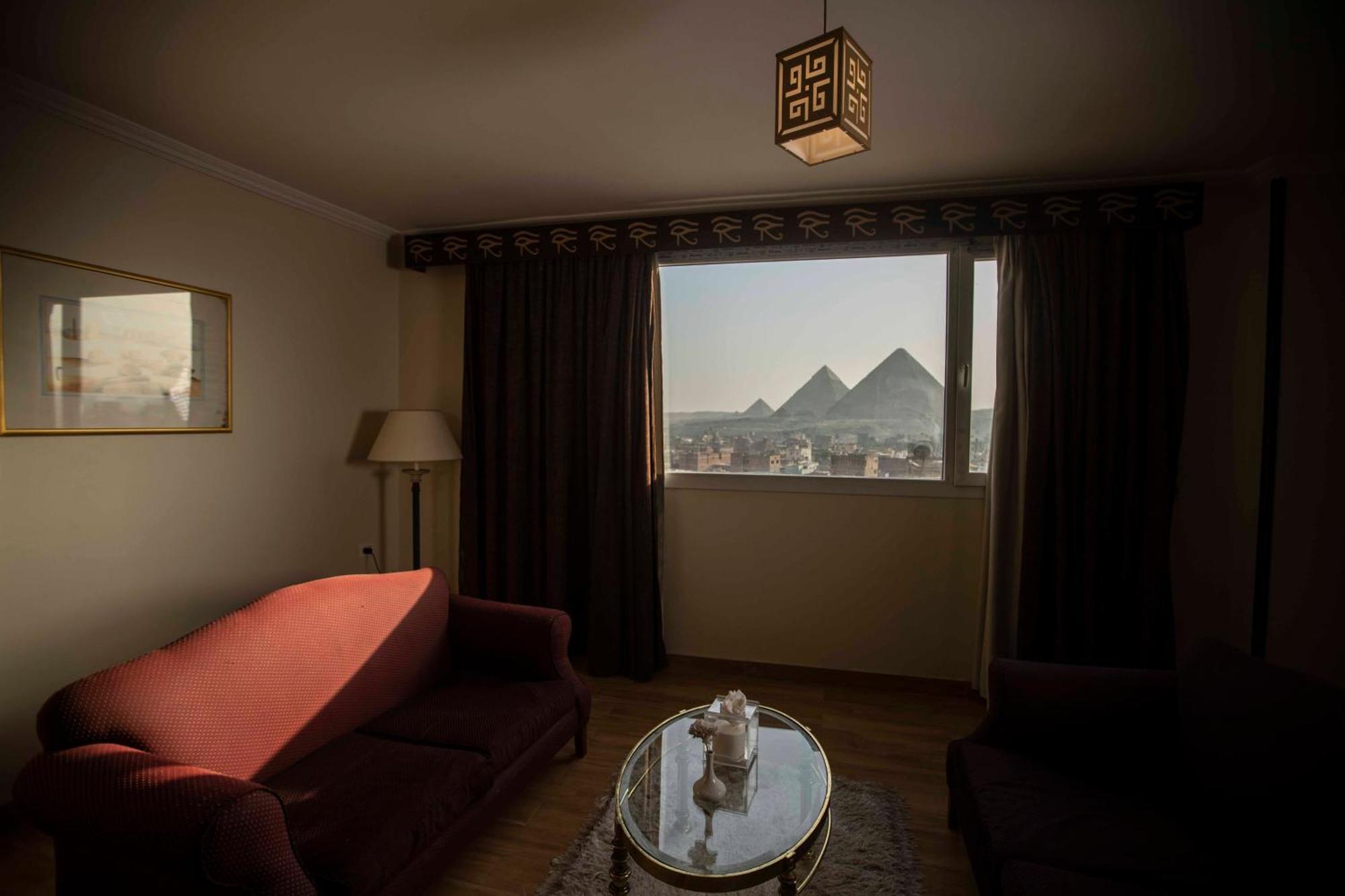 Pyramids Tower Inn Nazlet el-Sisi Exterior photo